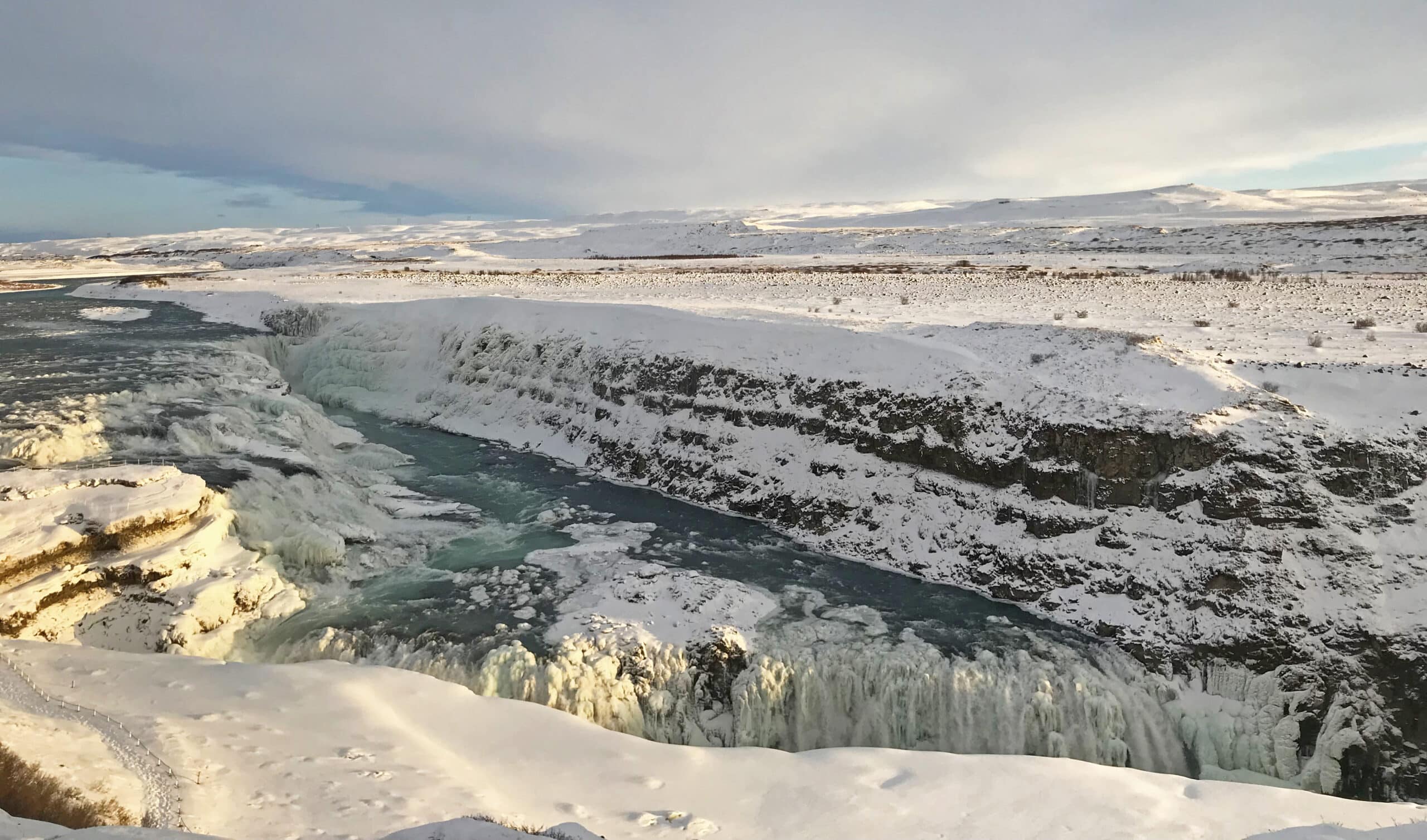 It‘s simply gorgeous to come to Gullfoss falls on a day like this